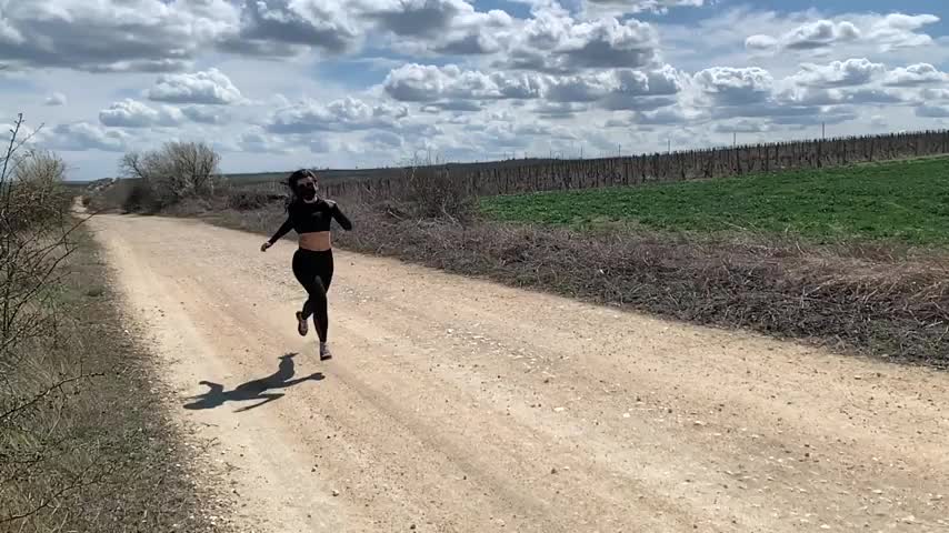 Bouncing in the wind : video clip