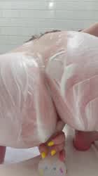 Want to take a bath with this 18 year old? : video clip