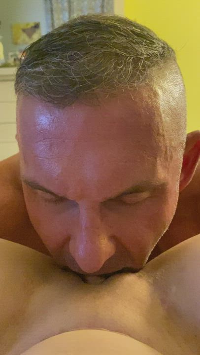 Daddy licking my pussy and making me squirt 💦 : video clip