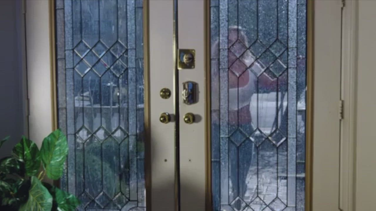 Stranded mom : video clip