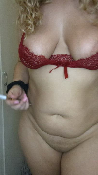 Are chubby stoner girls your type? : video clip