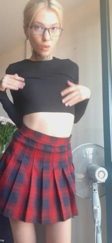 Do older guys appreciate my 19 y.o body? 🥺🥰 : video clip