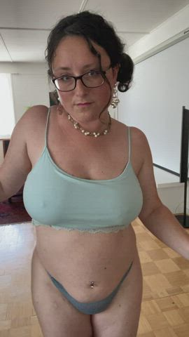 here's a milf ass you can taste if you ask nicely : video clip