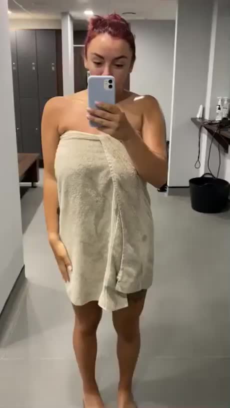 A couple girls walked in while I recorded this 😅 [GIF] : video clip