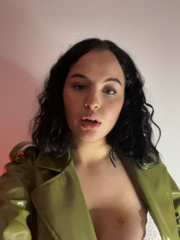 any older redditor looking for a cute 19yo arab teen with huge tits... here i am : video clip