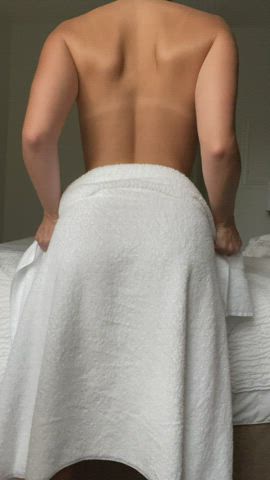 Would you fuck a girl with an ass like mine? : video clip