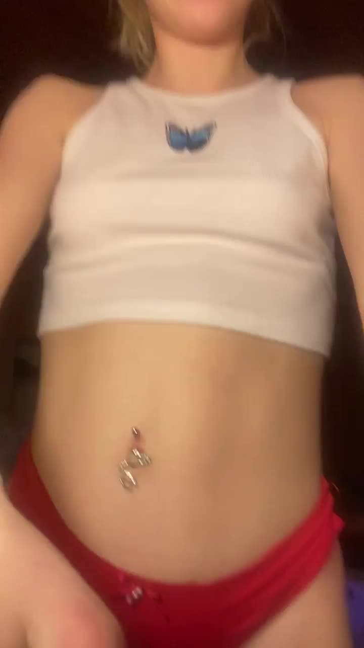 Would you fuck me despite my tiny body ? : video clip