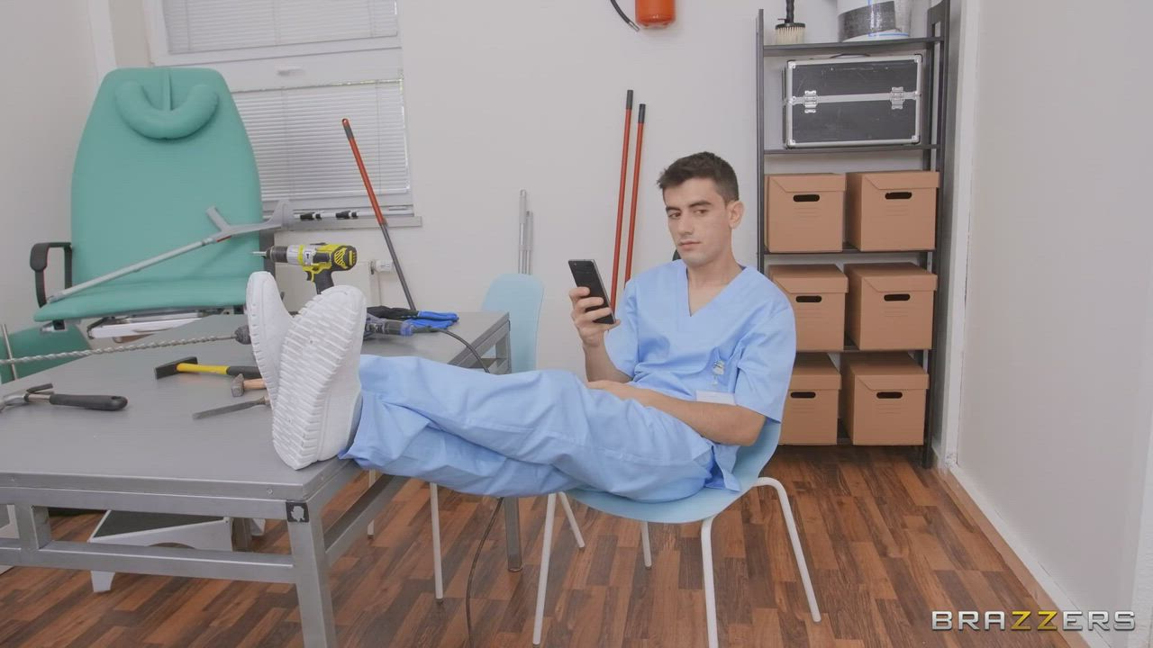 Angel Wicky - Nurse Gets A Glory Hole Ass Fuck : video clip