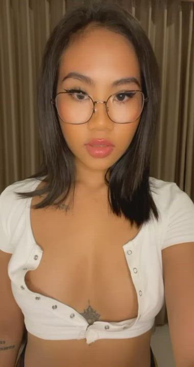 Not the perfect rack of the internet but maybe one of the most perky : video clip