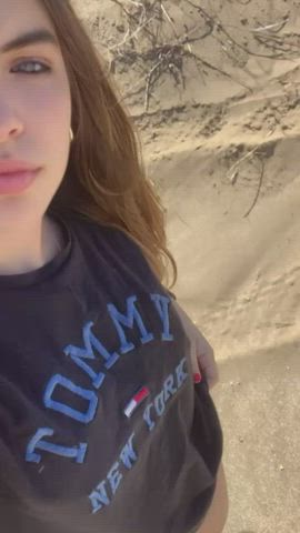 It's so boring on the beach... I just couldn't resist to show you my tits haha I hope no one saw me : video clip