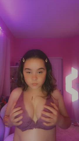 Come play with my tits please : video clip