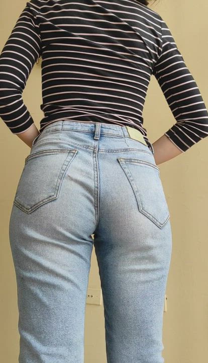 I've got a small body but my butt looks yummy af ❤ : video clip