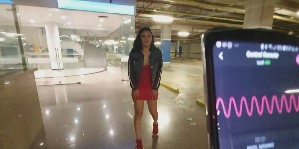 She couldn't hold it in : video clip