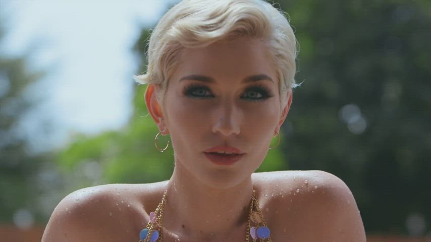 Sexy Mermaid : video clip