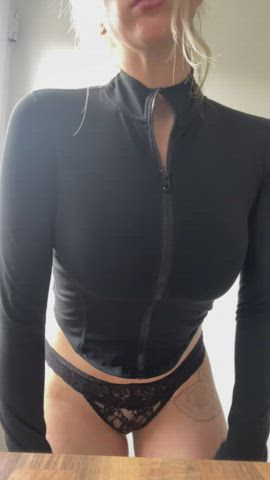 Woops..my zipper fell : video clip