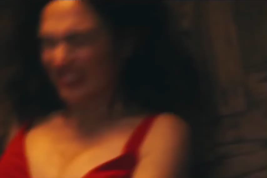 Gal Gadot likes it rough : video clip