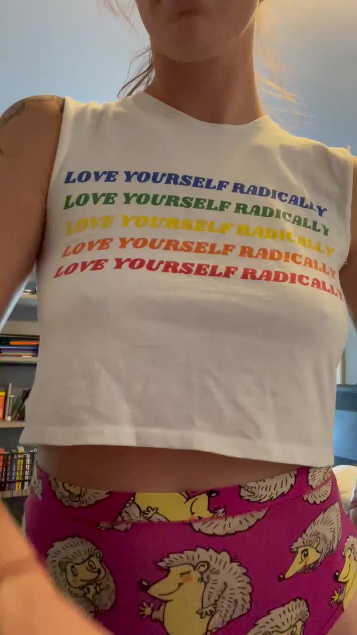 Husband’s gone this weekend… : video clip