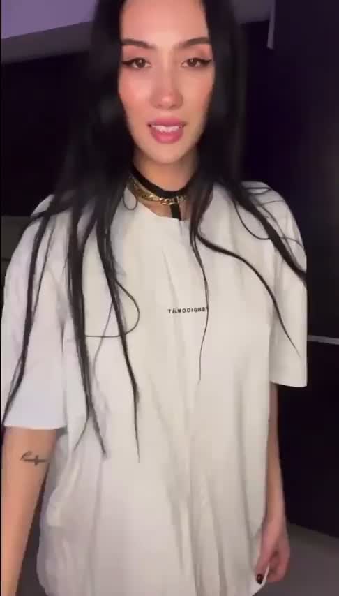 I hope my boobs have made you harder : video clip