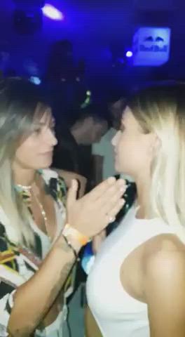 That's how clubbing should look like : video clip