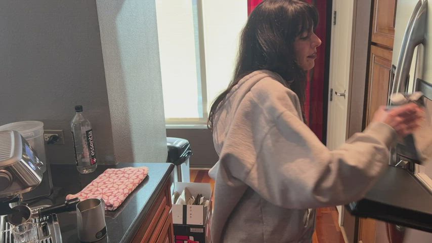 Can't Even Make My Morning Latte Without My BF Cumming All Over Me : video clip