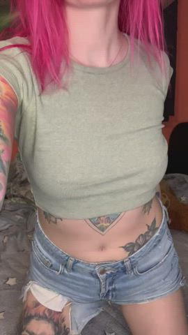 who wanna shake with my boobs : video clip
