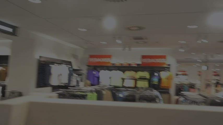 Flashing my tits and pussy in public : video clip