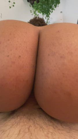 take a peek at my asshole as i ride daddys cock : video clip