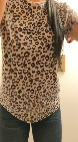 My big tits hidden behind some leopard print😏 : video clip