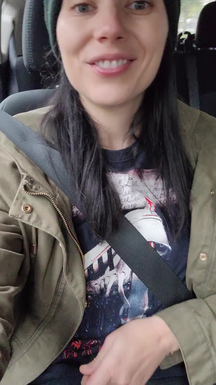 The ride to work is so much better with my tits out [GIF] : video clip