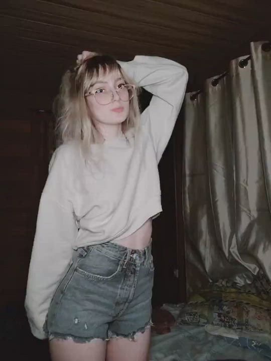 Are you into small girls with small tits?🌸 : video clip