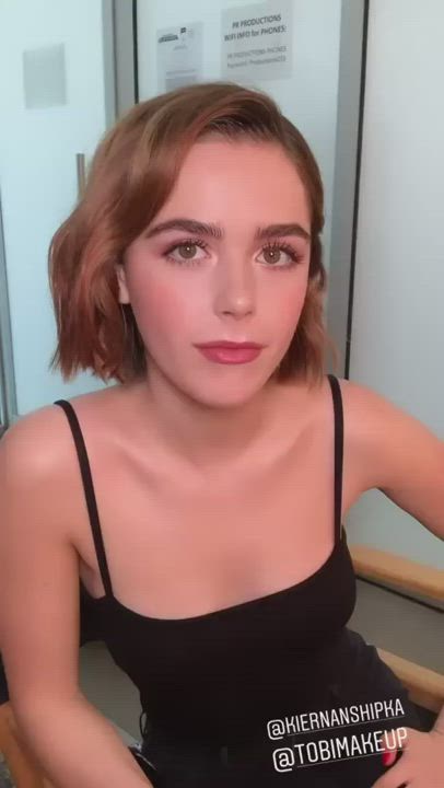 Kiernan shipka's desperation of getting facial : video clip