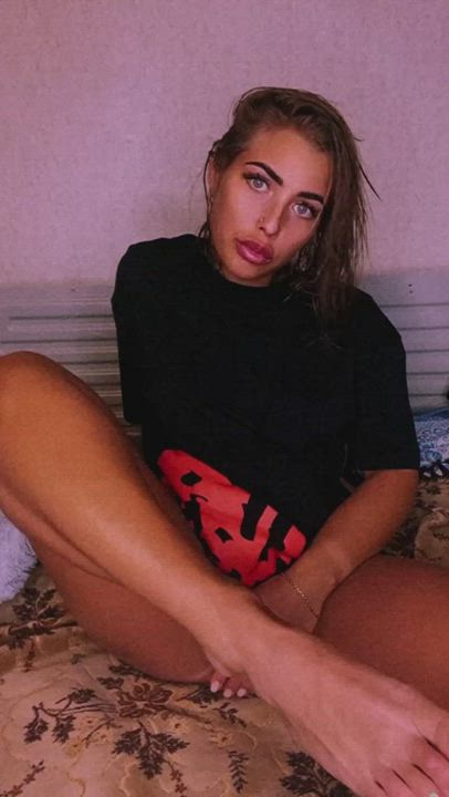 Who's lucky face would look better between my legs?😊 : video clip