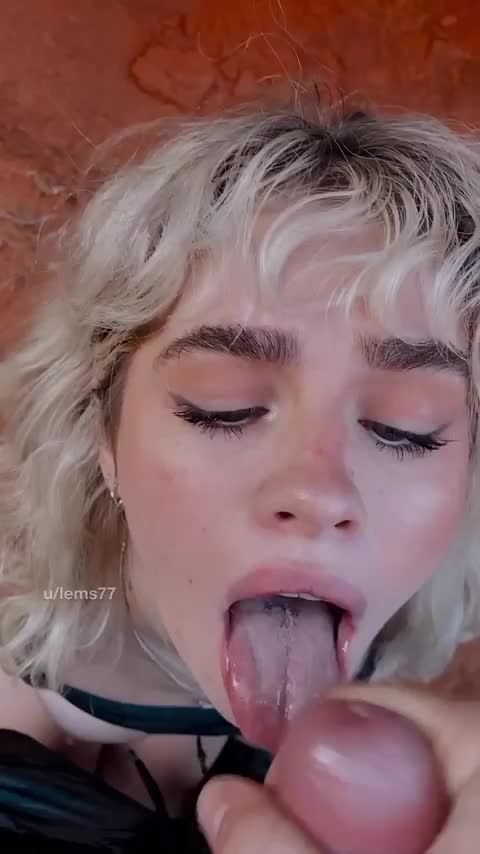 i love feeling his warm load on my face : video clip