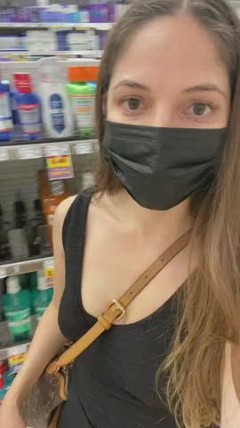 Clean up in aisle 1 [GIF] : video clip
