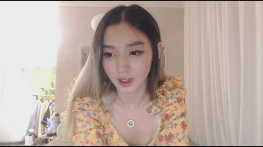 Her name or source please, Thanks!! : video clip