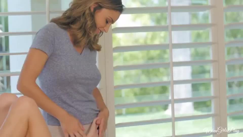 Perfect Lesbian Boobies : video clip