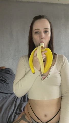 Kinky, petite and SUPER horny 🥰 : video clip