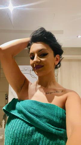 watch me bounce this big tits for you baby : video clip