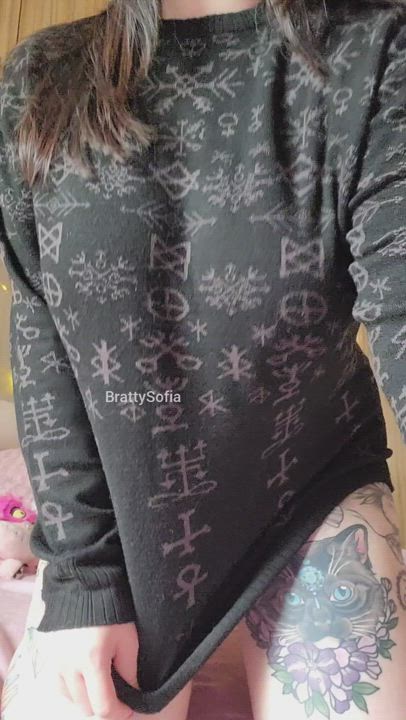 I love showing off my big tits : video clip