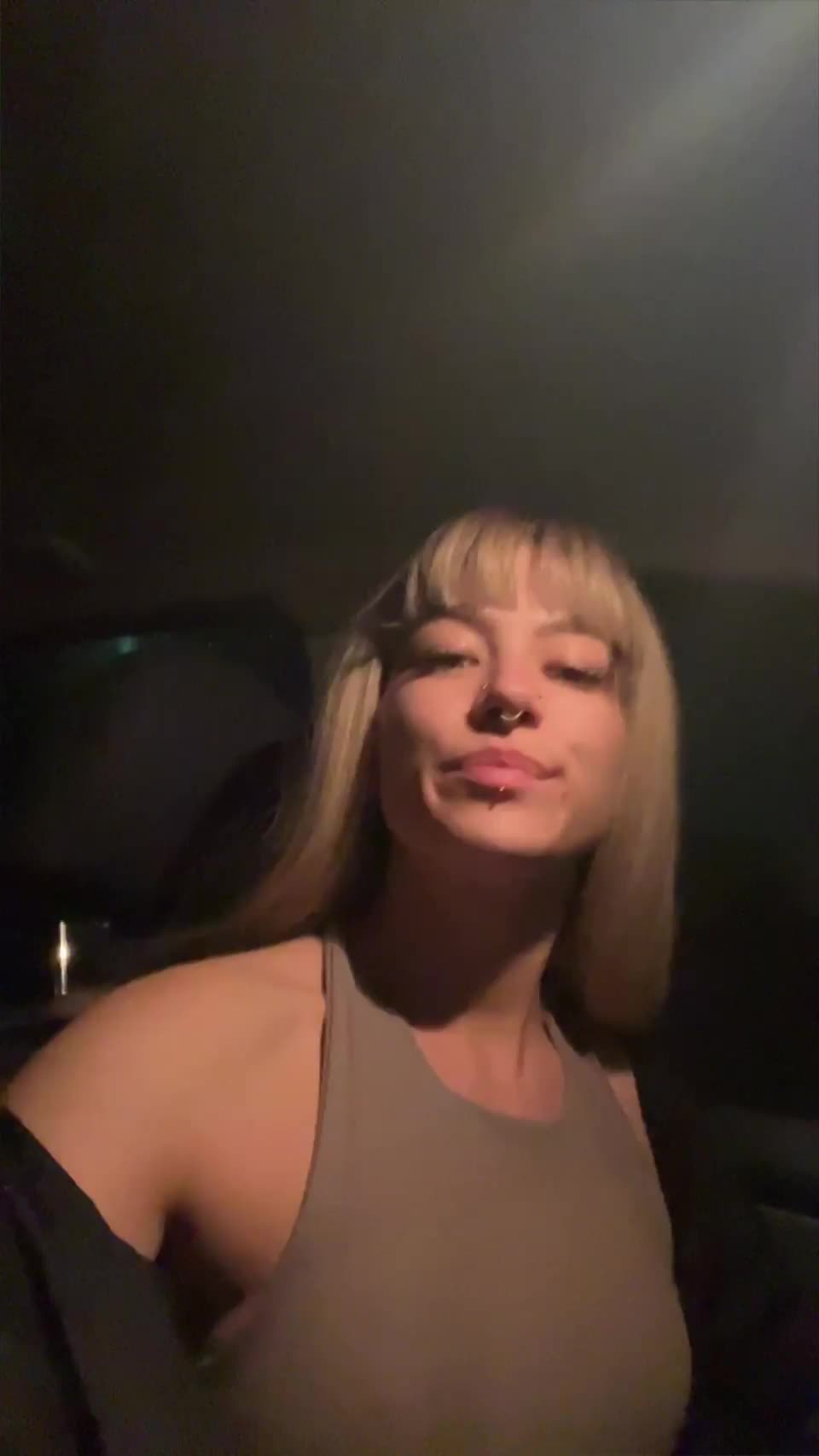 hi guys, please rate my boobs (1-10) 😊 : video clip