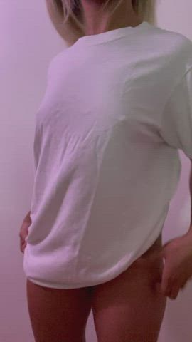 Do you like my tits or ass 😋? : video clip