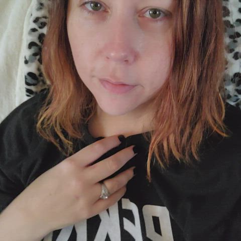 No makeup, cat hair on shirt, cat scratches.. but, bouncy boobs! : video clip