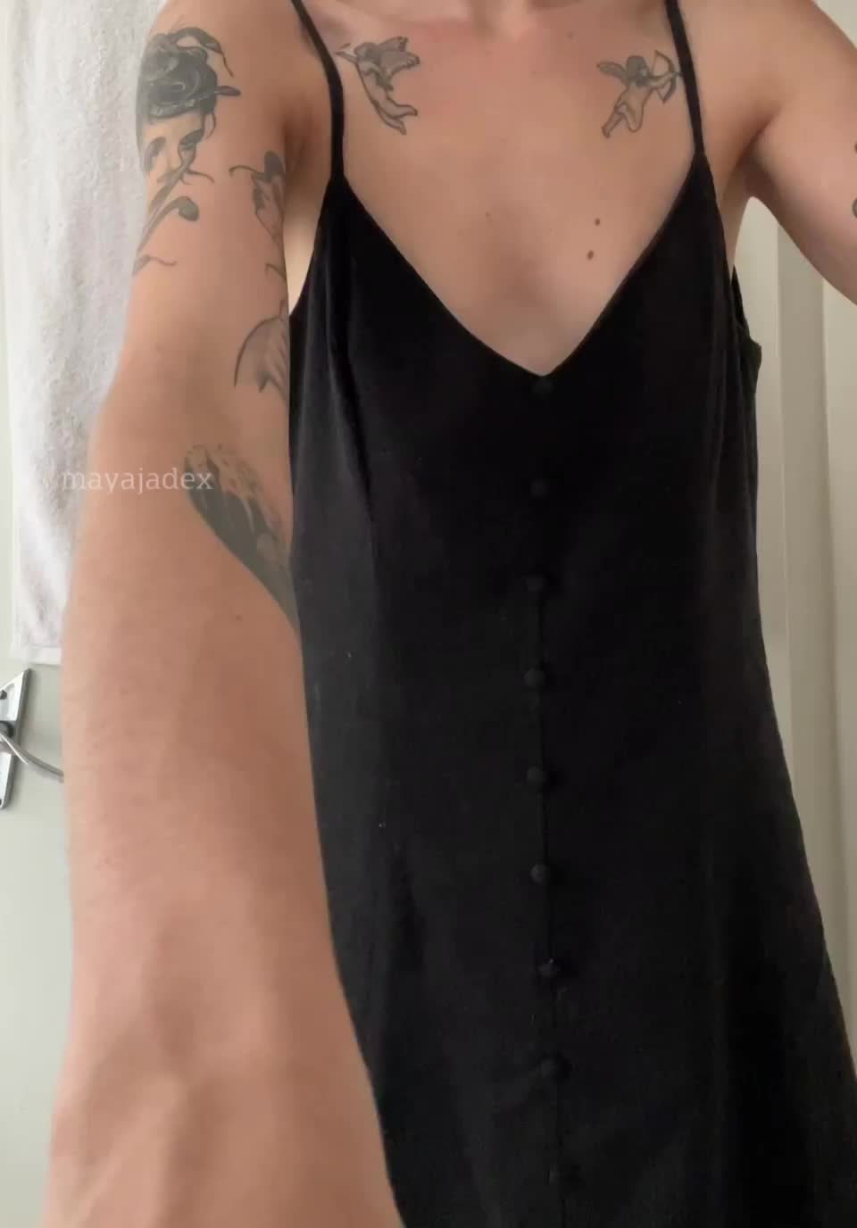 do you like whats under my dress : video clip