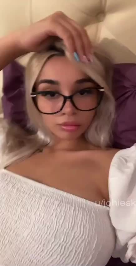 Give them goodnight kisses for me : video clip