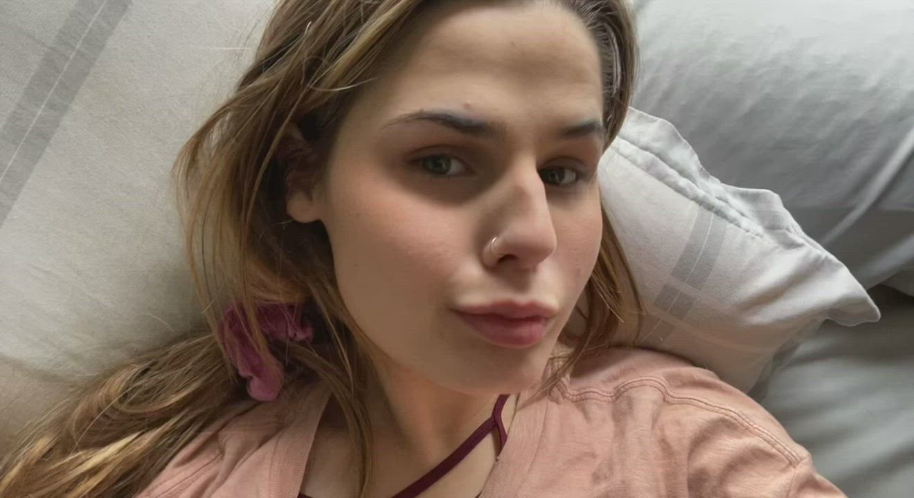 I want my pussy played with : video clip