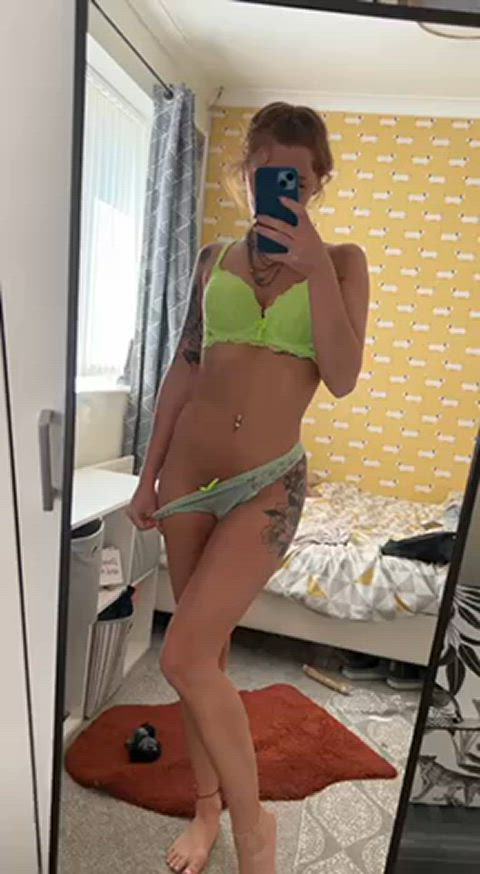 Petite and tight : video clip