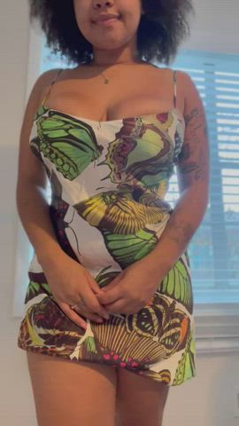 I hope you like what’s hiding under my dress : video clip