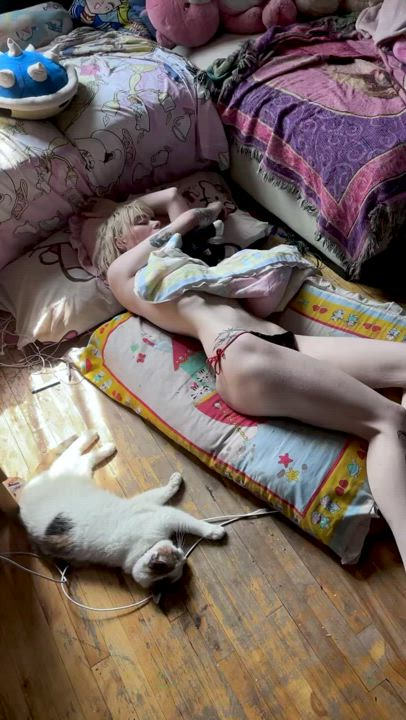 i don’t go to bed i just fall asleep : video clip