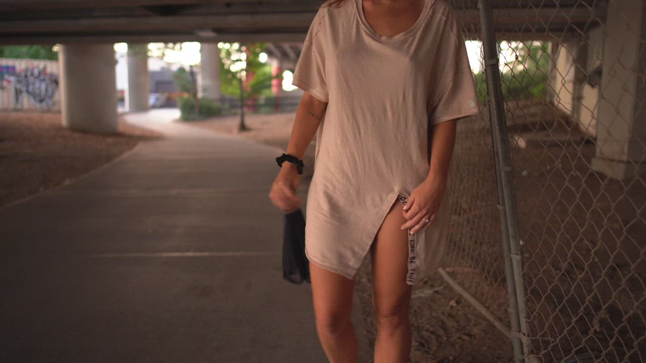 I love baggy t-shirts [GIF] : video clip