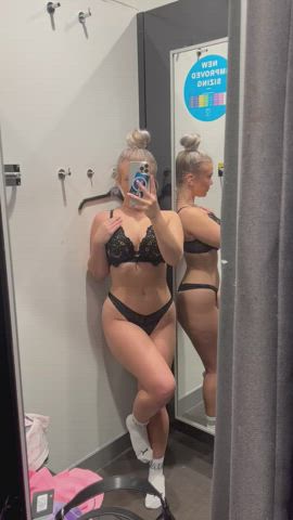 Breed me in the changing room : video clip